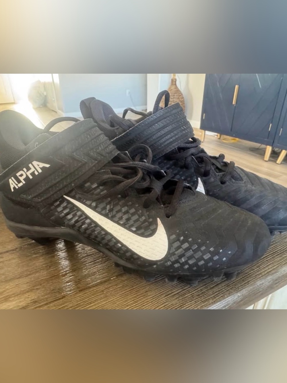 Nike Alpha Menace football cleats size 6.5   Run small in size